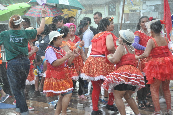 On Ground’ klong16_resize.JPG